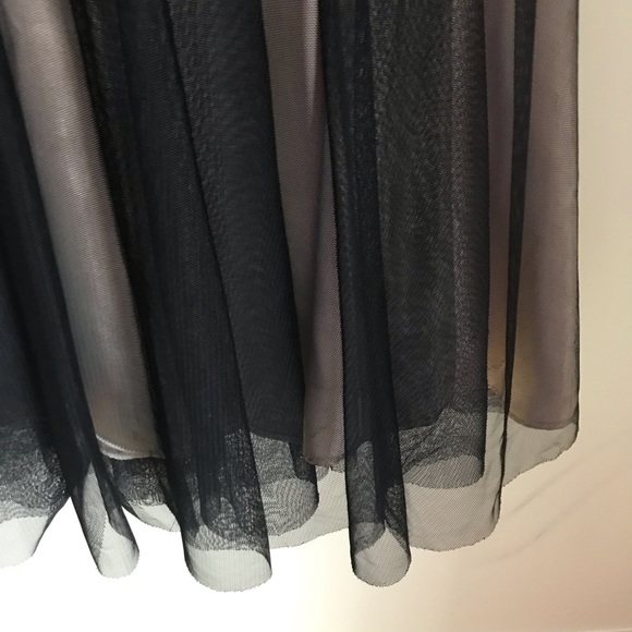 STUNNING WHITE HOUSE BLACK MARKET DRESS - Picture 4 of 8